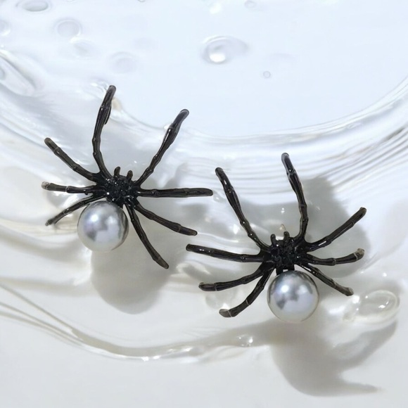 Gothic Black/Gray Spider Stud Earrings Faux‎ Pearl Accents Vintage Boho Style - Picture 6 of 9